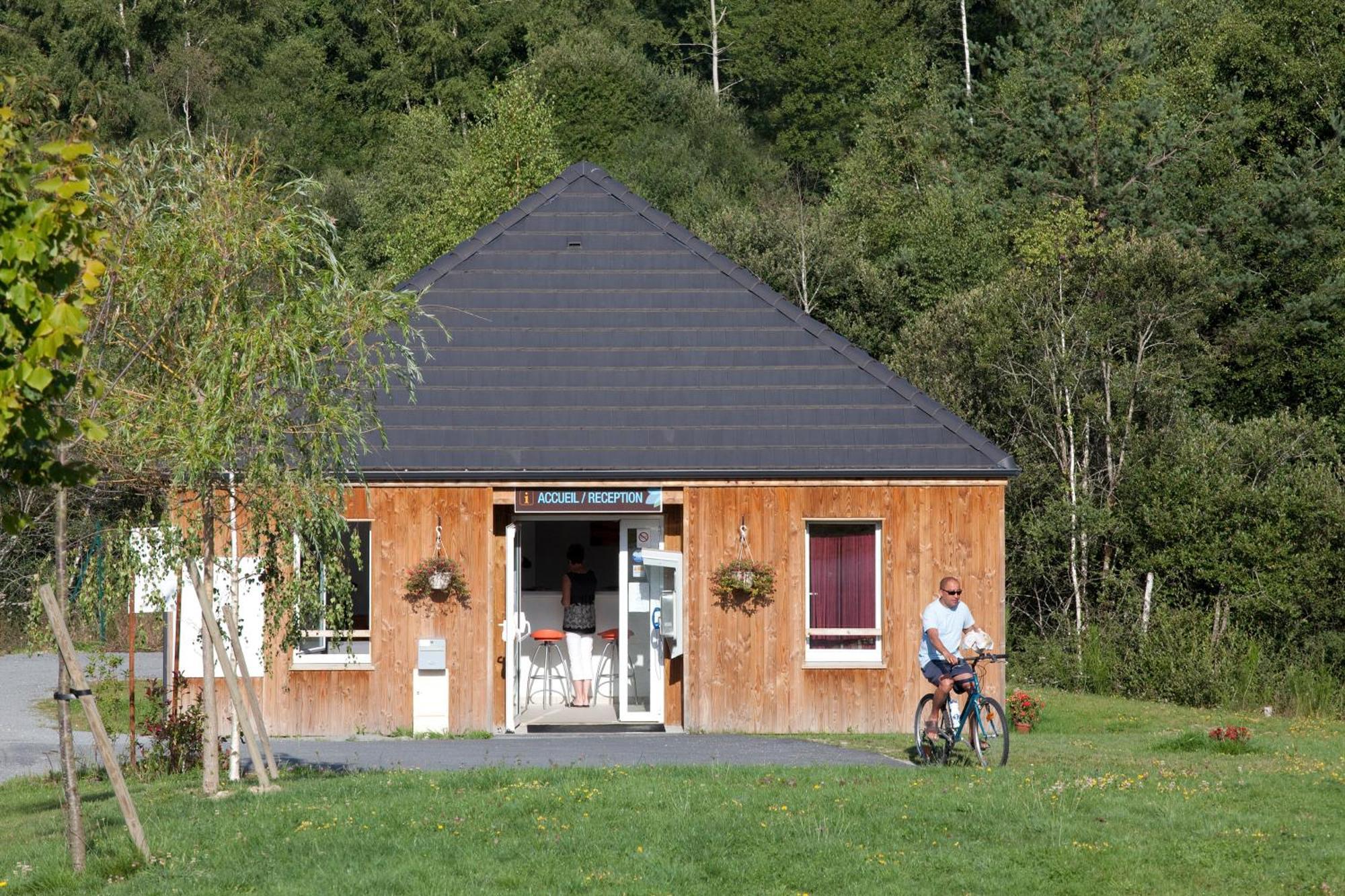 Vacanceole - Residence Le Domaine Du Bosquet Эглетон Экстерьер фото