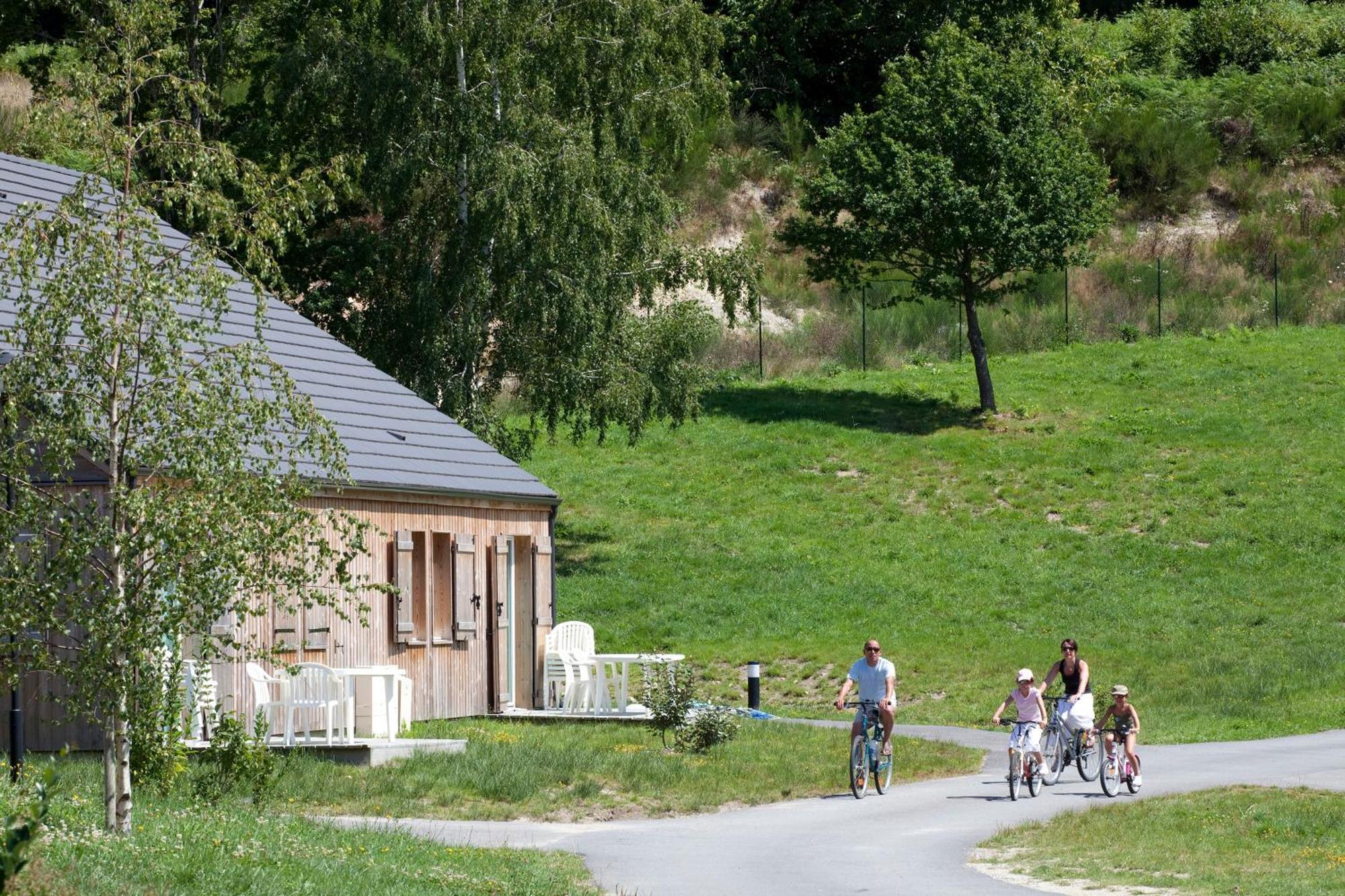 Vacanceole - Residence Le Domaine Du Bosquet Эглетон Экстерьер фото